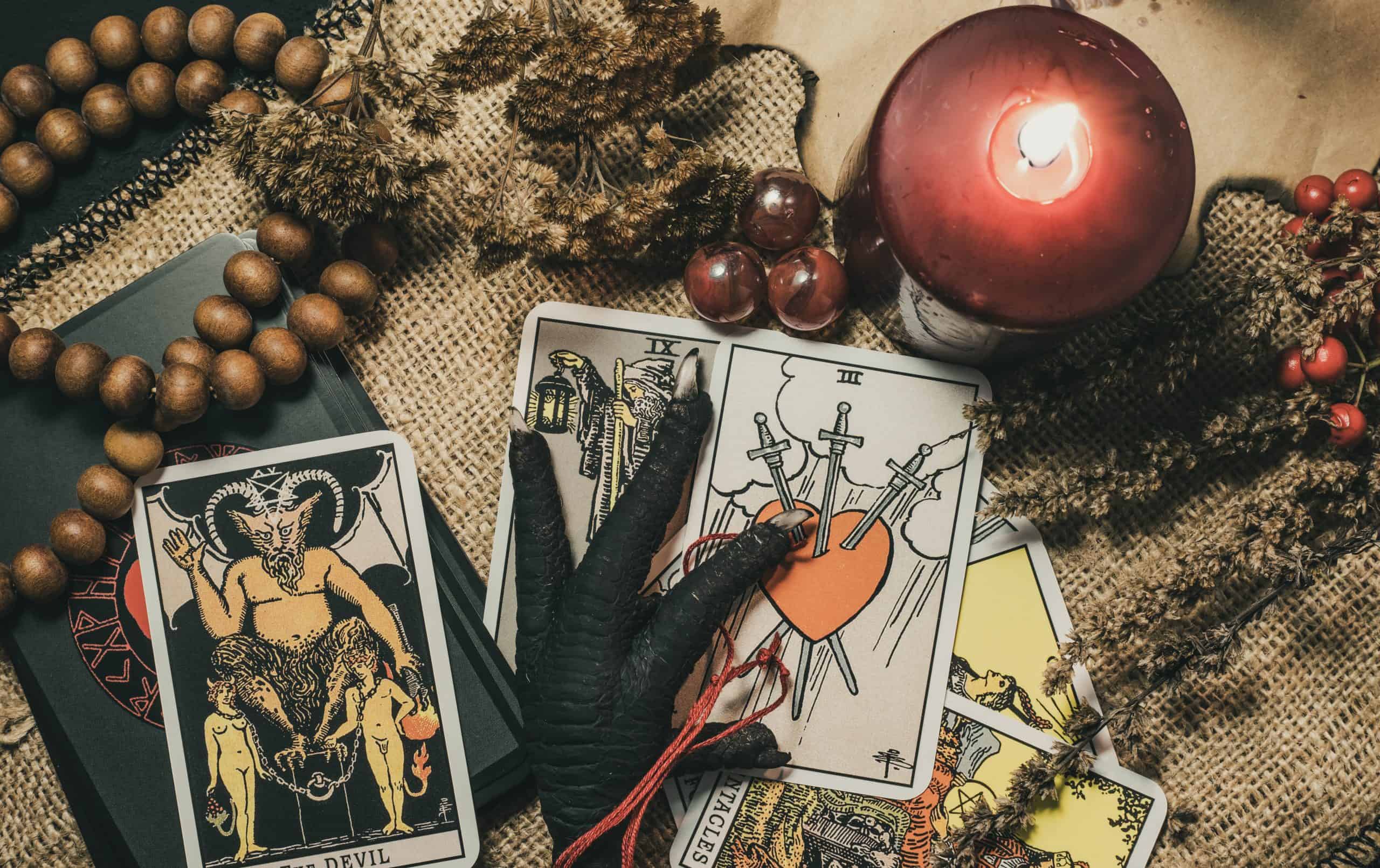 13,December,2019,Saint-petersburg,,Russia:,Table,For,Divination.,Tarot,Cards, Tarot 144 - kontakt, broj telefona, tarot majstori