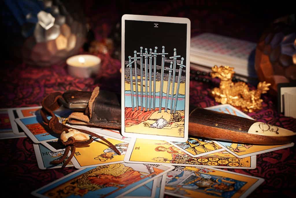 Tarot čitanje - uživo od 0-24 sata Tarot čitanje - uživo od 0-24 sata